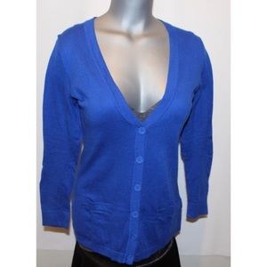 CLASSIC V-NECK CARDI FOR WOMEN